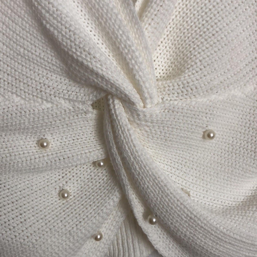 Solid Twist V Back Sweater - image 4